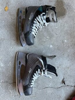 Hokejové brusle BAUER vel. 10D