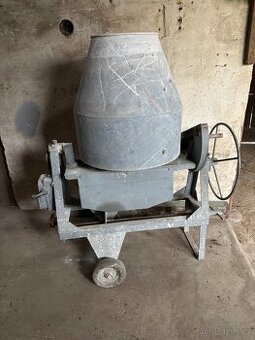 Prodám betonovou míchačku (plně funkční)
