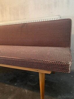 Rozkládací polstrovaná lavice