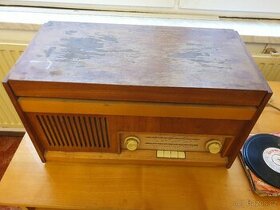 Staré rádio - gramofon + desky