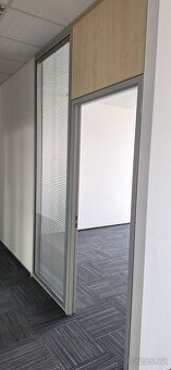 Kancelářské prosklené příčky/stěny