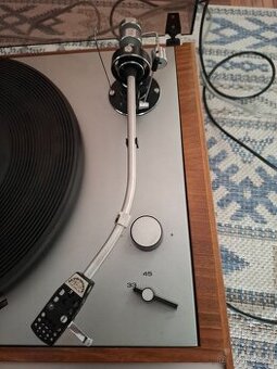 Raménko gramofonu tesla P1101