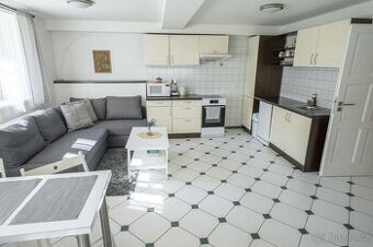 Rozkládací gauč s úložným prostorem