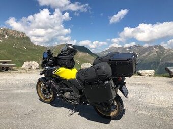 Suzuki V-Strom DL650 XT 2017 plně vybavená, 1.majitel