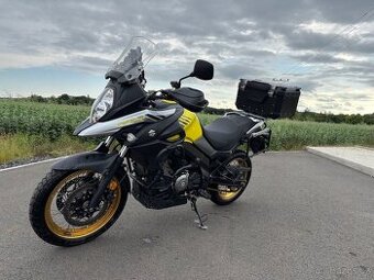 Suzuki V-Strom DL650 XT 2017 plně vybavená, 1.majitel