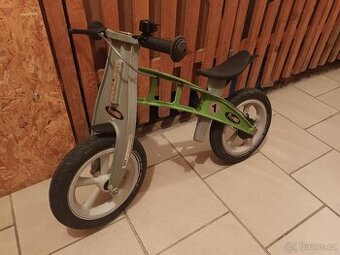 Zelené Odrážedlo First Bike - Rostoucí Zábava pro Vaše Dítě