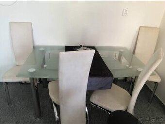 Jídelní stůl + 4 židle