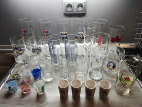 Sklenice pivní a porcelánové panáky