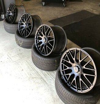 Originální 19palcová kovaná kola Mercedes AMG kompletní kolo