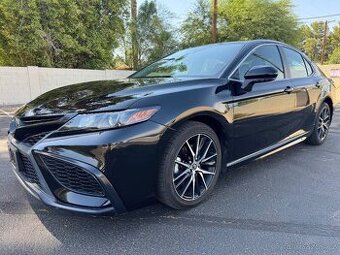 Toyota Camry SE 2022