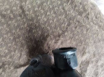 Karburátor 2914HZ. a  kryt pod Nádrž