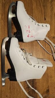 Dívčí lední brusle Crowned 31