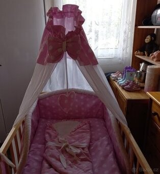 Detska postylka s vybavenim