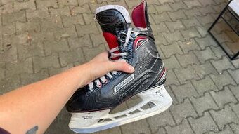 Hokejové brusle Bauer Vapor X700 – velikost US 7 EE (EU 42)