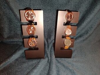 Stojan na hodinky kov