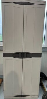 Prodáme 3 kusy zachovalých plastových skříní, odpočet DPH