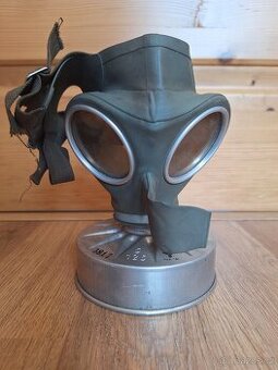 Stará německá plynová maska LUFTSCHUTZ