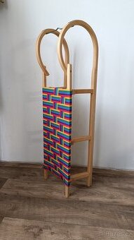 Dřevěné sáně, téměř nové.