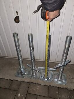 Nohy nastavitelné, šroubovací na haki,trubkové i jiné lešení