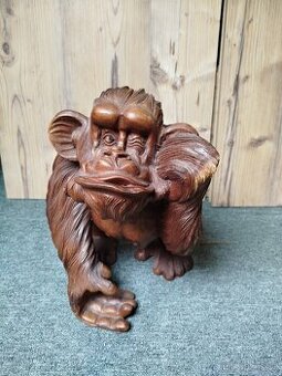 Socha opice z tropického dřeva ruční práce