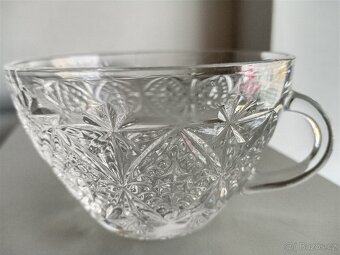 Sklenice z broušeného skla na kávu, čaj