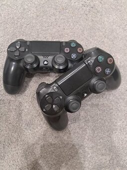 PS4 PRO + nějaké hry a nabíječka