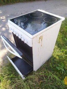 Elektricky sporák  50 cm s elektrickou troubou