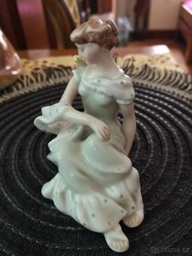 porcelánová soška Dux