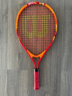 Prodám dětskou tenisovou raketu Wilson včetně krytu