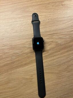 Apple Watch Series 3 (42 mm) – vesmírně šedé, výborný stav