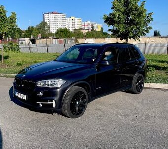 BMW X5 F15 3,0d/190kw/ CZ/ 2majitel /HEAD UP/ servis BMW -