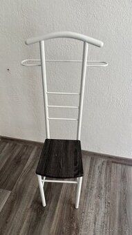 Němý sluha židle