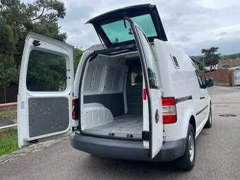VW Caddy 1,9 TDi střešní okno