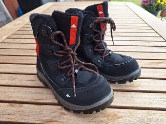 Turistické boty QUECHUA vel.35