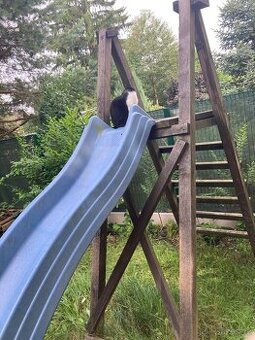 Dětské hřiště se skluzavkou plus houpacka