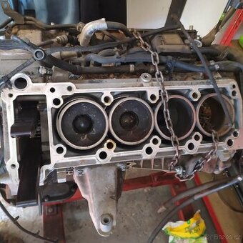 Mercedes Benz V8 kompletní blok.