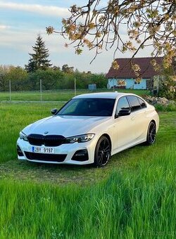 Bmw 320i xDrive,M paket,perleť,h&k,webasto…