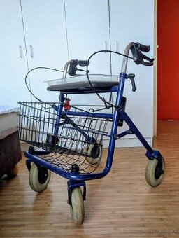 Čtyřkolové chodítko pro seniory