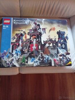 Lego 8877 Knights Kingdom II: Vladkova temná pevnost