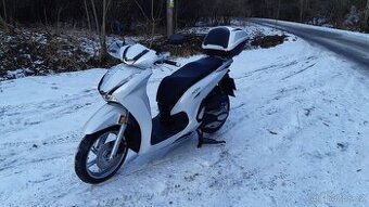 Honda SH 350i – málo jetá, v perfektním stavu, s výbavou