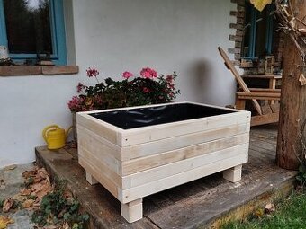 Dřevěné květináče