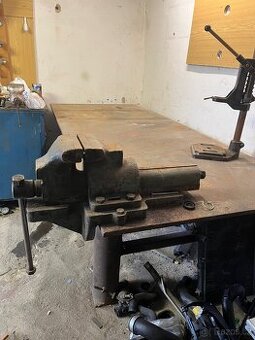 Zamečnicky pracovní stůl