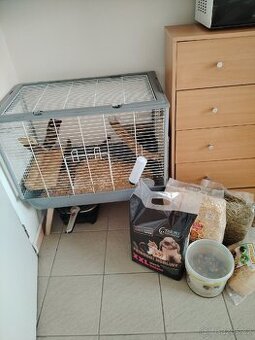 Prodám velkou klec plus vybavení