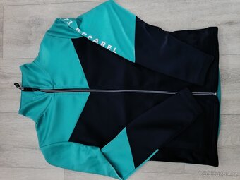 Zelenomodrá sportovní mikina vel. 140