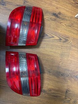 Mercedes B180, zadní světla