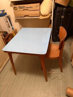 Retro detsky stolecek a zidlicka