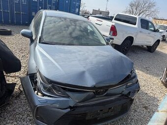 Predám Havarovanú Toyotu Corolu 1,5 benzin 92 kW rv 2021