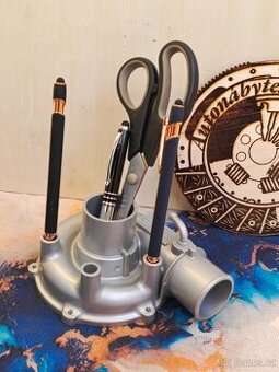 Stojánek na tužky z kompresoru - Autonábytek Kovář