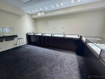 Nábytek, vybavení ze zrušeného klenotnictví