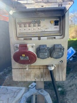 Stavebni rozvadec vcetne stojanu